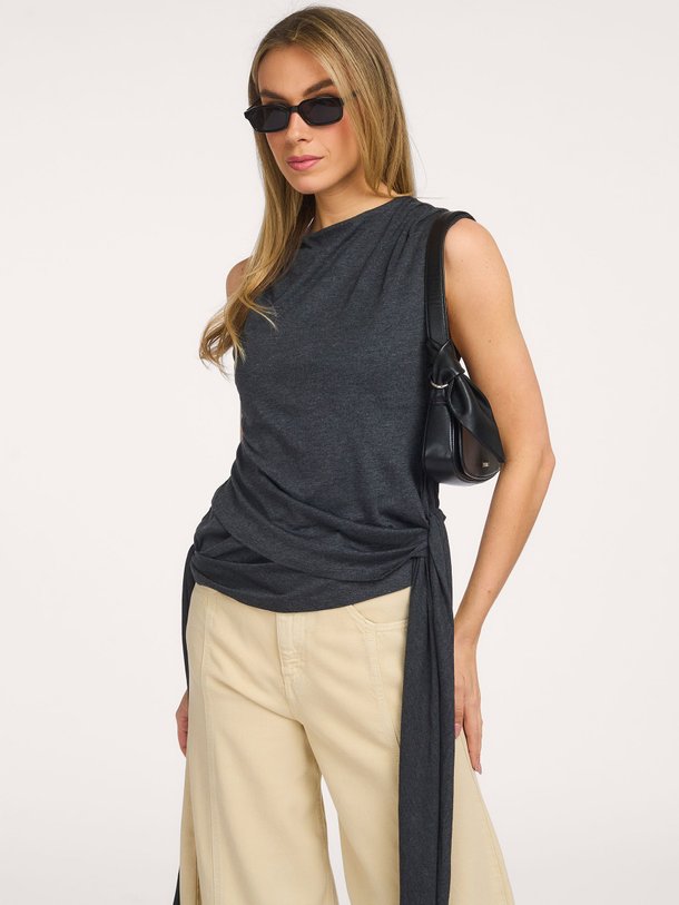 Ontdek de Modal Jersey Draped Knot Detailing Top van Ganni bij Orangebag. Op werkdagen voor 21:45 besteld, morgen in huis.