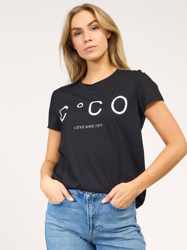 Ontdek de Coco Signature katoenmix logo T-shirt van Co'Couture in de kleur zwart bij Orangebag. Op werkdagen voor 21:45 besteld, morgen in huis.