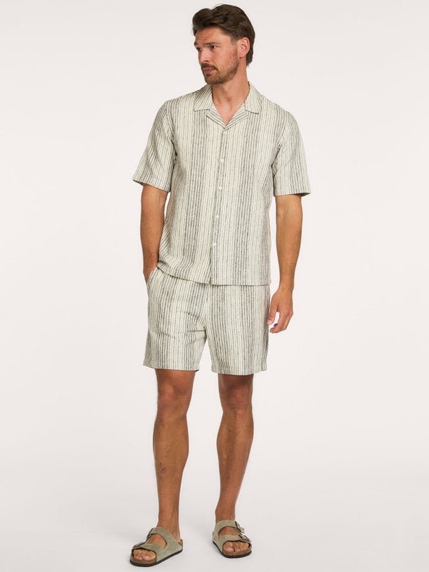 Ontdek de OSCAR AX SHIRT 14749 van Samsoe Samsoe bij Orangebag. Op werkdagen voor 21:45 besteld, morgen in huis.