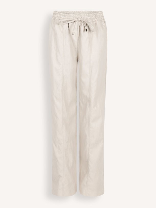 Ontdek de Esila leatherlook broek van Aaiko in de kleur Ecru bij Orangebag. Op werkdagen voor 21:45 besteld, morgen in huis.