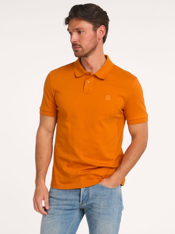 Ontdek de Passenger katoenmix piqué polo van Boss in de kleur Terracotta bij Orangebag. Op werkdagen voor 21:45 besteld, morgen in huis.