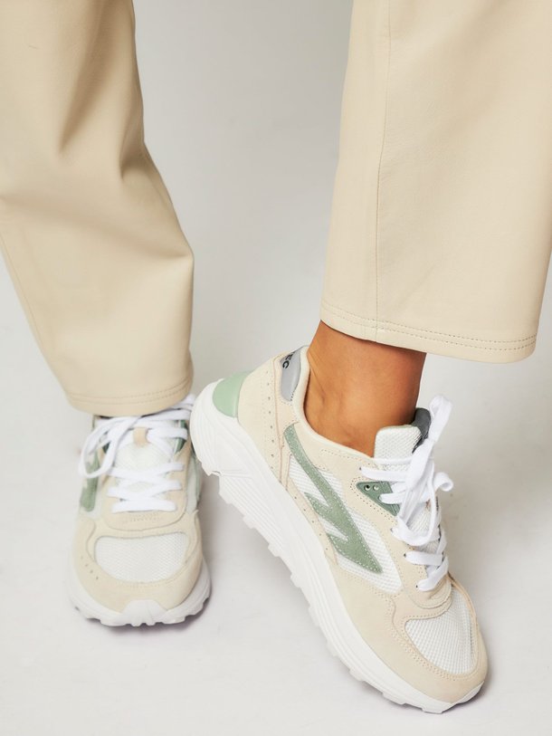 Ontdek de Shadow RGS suède sneakers van Hi-tec in de kleur mintgroen bij Orangebag. Op werkdagen voor 21:45 besteld, morgen in huis.