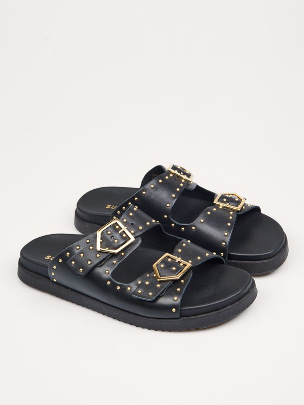 Ontdek de Lederen slippers met studs van Summum in de kleur zwart bij Orangebag. Op werkdagen voor 21:45 besteld, morgen in huis.