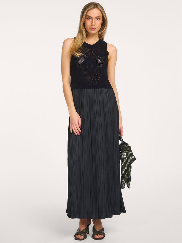 Ontdek de Tammy katoenen maxi jurk van Co'Couture in de kleur Zwart bij Orangebag. Op werkdagen voor 21:45 besteld, morgen in huis.