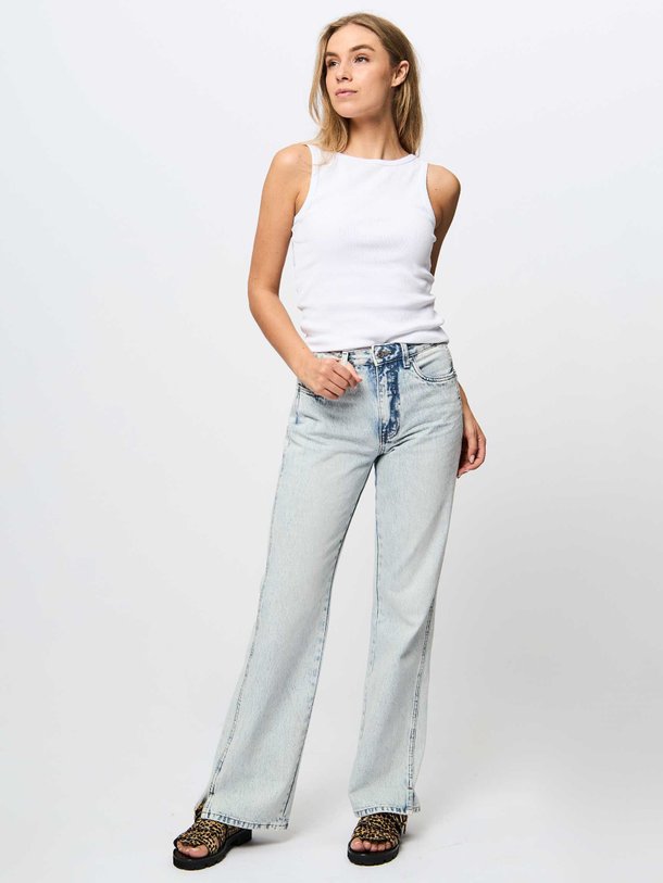 Ontdek de Acida high waist straight fit jeans van Gestuz in de kleur lichtblauw bij Orangebag. Op werkdagen voor 21:45 besteld, morgen in huis.