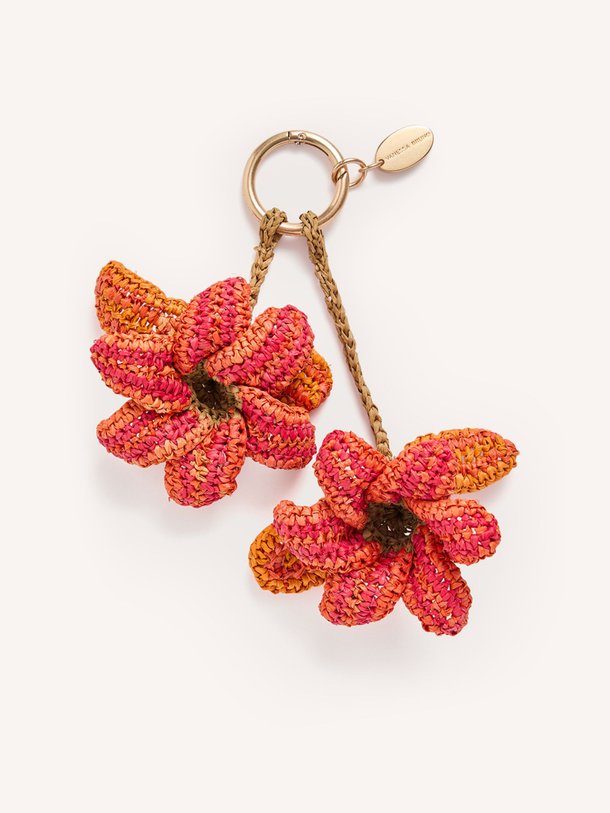 Ontdek de Lys raffia bag charm van Vanessa Bruno in de kleur Oranje bij Orangebag. Op werkdagen voor 21:45 besteld, morgen in huis.