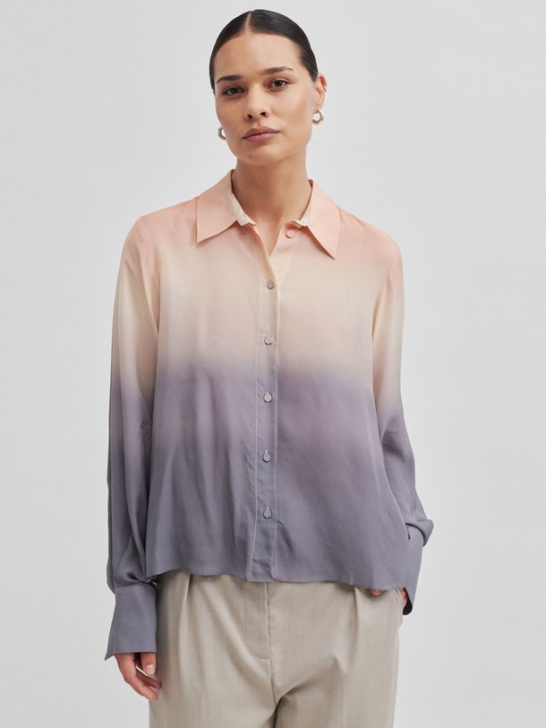 Ontdek de Anara viscose blouse van Second Female in de kleur perzik bij Orangebag. Op werkdagen voor 21:45 besteld, morgen in huis.