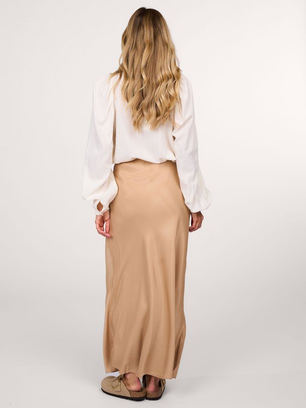 Ontdek de Isam viscose A-lijn rok van Ruby Tuesday in de kleur caramel bij Orangebag. Op werkdagen voor 21:45 besteld, morgen in huis.