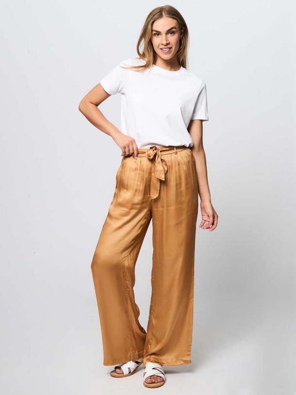 Ontdek de Viscose broek van Summum in de kleur camel bij Orangebag. Op werkdagen voor 21:45 besteld, morgen in huis.