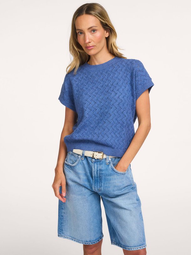 Ontdek de Manae katoenmix top van Varley in de kleur Blauw bij Orangebag. Op werkdagen voor 21:45 besteld, morgen in huis.