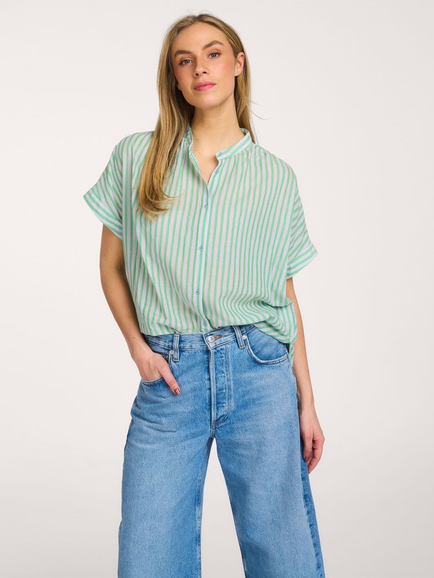 Ontdek de Louison katoenen gestreepte blouse van Sacrécoeur in de kleur Groen bij Orangebag. Op werkdagen voor 21:45 besteld, morgen in huis.
