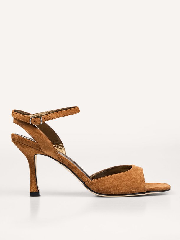 Ontdek de Dial Drunk suedè sandalen van Rotue in de kleur Bruin bij Orangebag. Op werkdagen voor 21:45 besteld, morgen in huis.