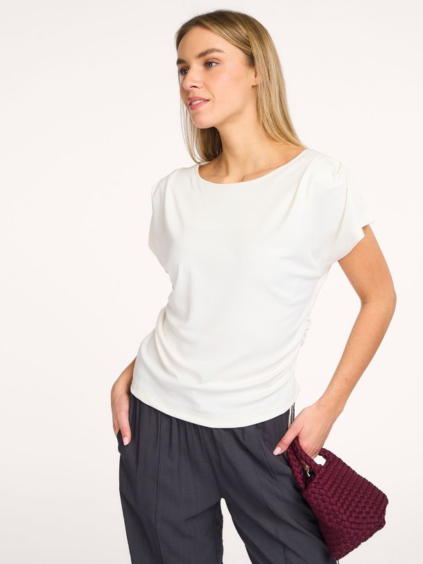 Ontdek de Jolien modalmix top van Alchemist in de kleur Wit bij Orangebag. Op werkdagen voor 21:45 besteld, morgen in huis.