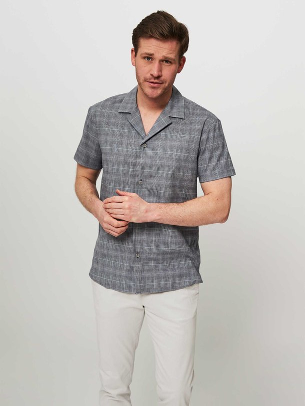 Ontdek de Bijan katoen/linnenmix overhemd van Drykorn in de kleur blauwgrijs bij Orangebag. Op werkdagen voor 21:45 besteld, morgen in huis.