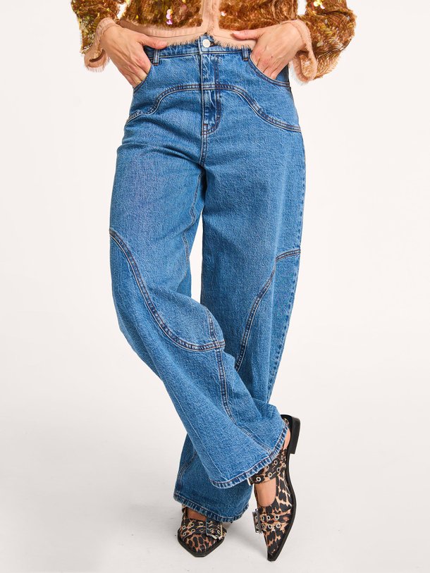 Ontdek de Napolen high waist barrel fit stretch jeans van Baum und Pferdgarten in de kleur Blauw bij Orangebag. Op werkdagen voor 21:45 besteld, morgen in huis.