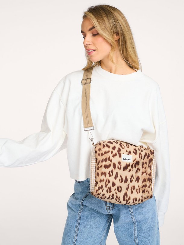 Ontdek de Hobel geweven leopard crossbody tas van Bellerose in de kleur Bruin bij Orangebag. Op werkdagen voor 21:45 besteld, morgen in huis.