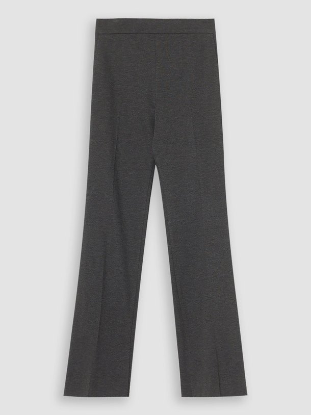Ontdek de Mira viscosemix jersey flared broek van Graumann in de kleur donkergrijs bij Orangebag. Op werkdagen voor 21:45 besteld, morgen in huis.