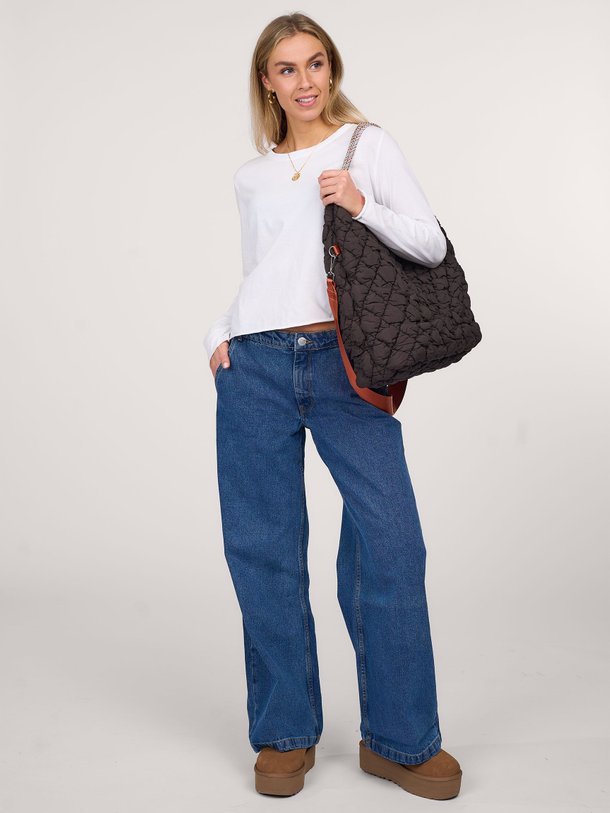 Ontdek de Azzi low waist loose fit jeans van Sofie Schnoor in de kleur blauw bij Orangebag. Op werkdagen voor 21:45 besteld, morgen in huis.