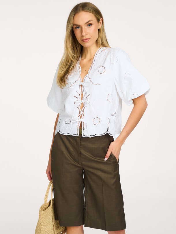 Ontdek de Avrille Blouse van Second Female bij Orangebag. Op werkdagen voor 21:45 besteld, morgen in huis.