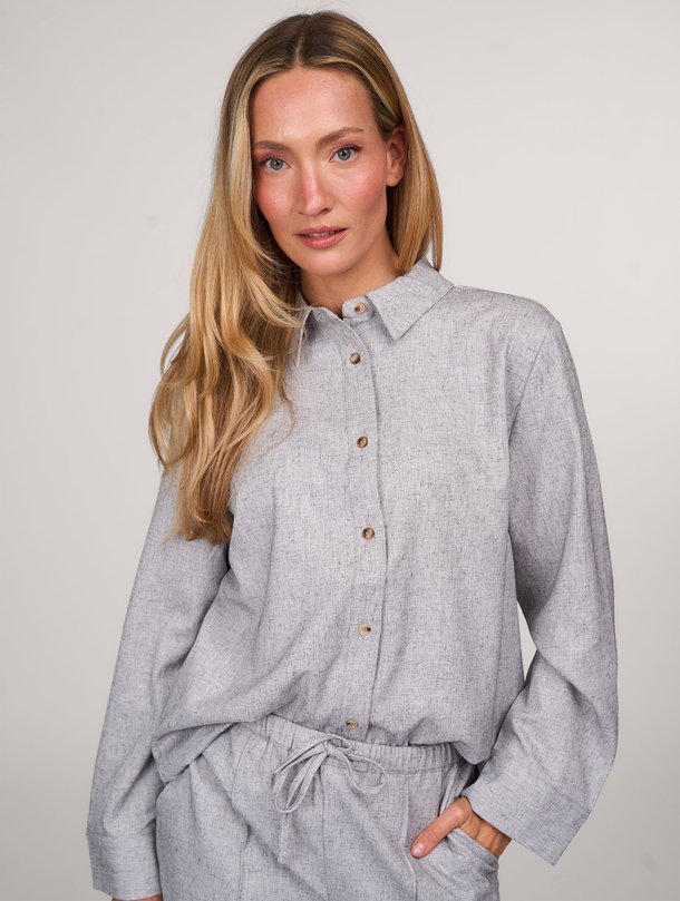 Ontdek de Kalem geweven gemêleerde blouse van Modstrom in de kleur grijs bij Orangebag. Op werkdagen voor 21:45 besteld, morgen in huis.