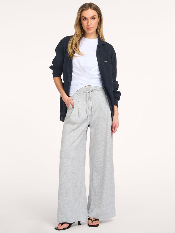Ontdek de Lelea modalmix wide leg broek van Club L`avenir in de kleur Grijs bij Orangebag. Op werkdagen voor 21:45 besteld, morgen in huis.