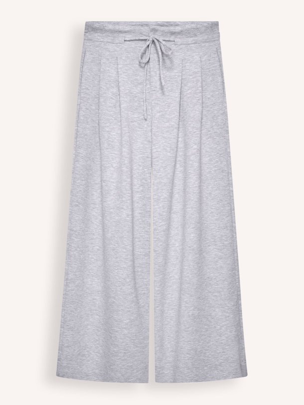 Ontdek de Lelea modalmix wide leg broek van Club L`avenir in de kleur Grijs bij Orangebag. Op werkdagen voor 21:45 besteld, morgen in huis.