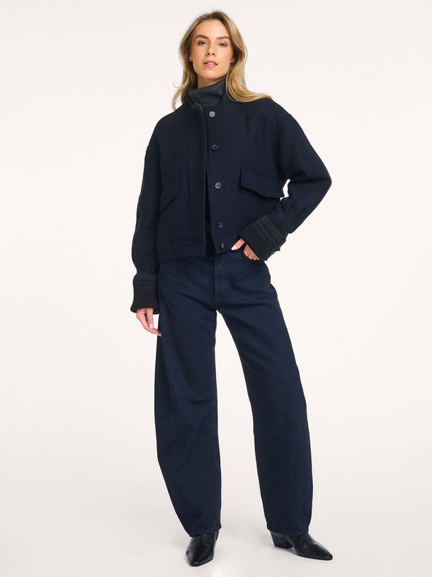 Ontdek de Isatis wolmix jack van Iro in de kleur Donkerblauw bij Orangebag. Op werkdagen voor 21:45 besteld, morgen in huis.