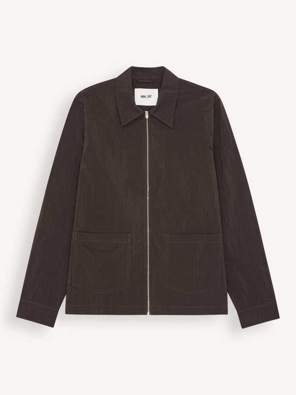 Ontdek de Virgil organic cotton jack van NN.07 in de kleur Donkerbruin bij Orangebag. Op werkdagen voor 21:45 besteld, morgen in huis.