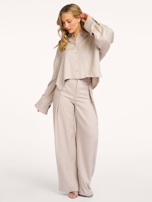 Ontdek de Threw lyocell pantalon van Drykorn in de kleur Beige bij Orangebag. Op werkdagen voor 21:45 besteld, morgen in huis.