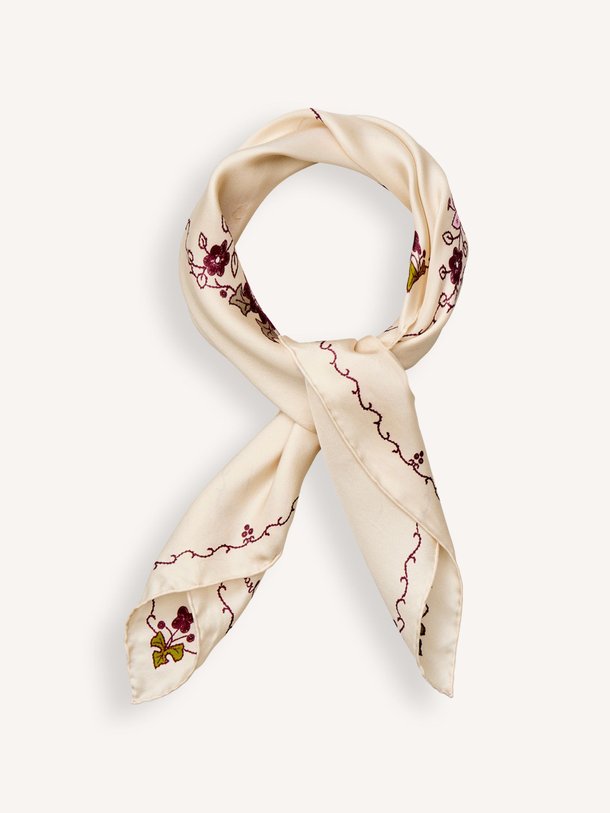 Ontdek de Brodaria zijden sjaal met bloemen print van Becksondergaard in de kleur Off-white bij Orangebag. Op werkdagen voor 21:45 besteld, morgen in huis.