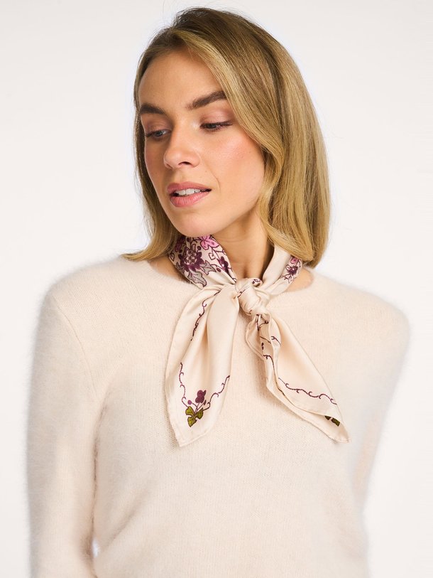 Ontdek de Brodaria zijden sjaal met bloemen print van Becksondergaard in de kleur Off-white bij Orangebag. Op werkdagen voor 21:45 besteld, morgen in huis.