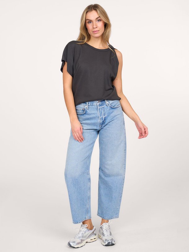 Ontdek de Fanotti katoenmix top van Nathalie Vleeschouwer in de kleur antraciet bij Orangebag. Op werkdagen voor 21:45 besteld, morgen in huis.