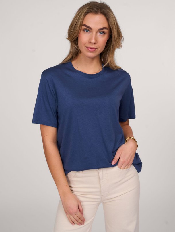 Ontdek de M296 Lyocellmix T-shirt van Majestic Filatures in de kleur blauw bij Orangebag. Op werkdagen voor 21:45 besteld, morgen in huis.