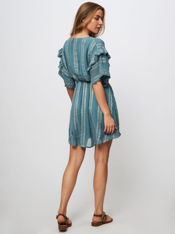 Ontdek de Kahiana viscosemix jurk met lurex van Louise Misha in de kleur blauwgroen bij Orangebag. Op werkdagen voor 21:45 besteld, morgen in huis.