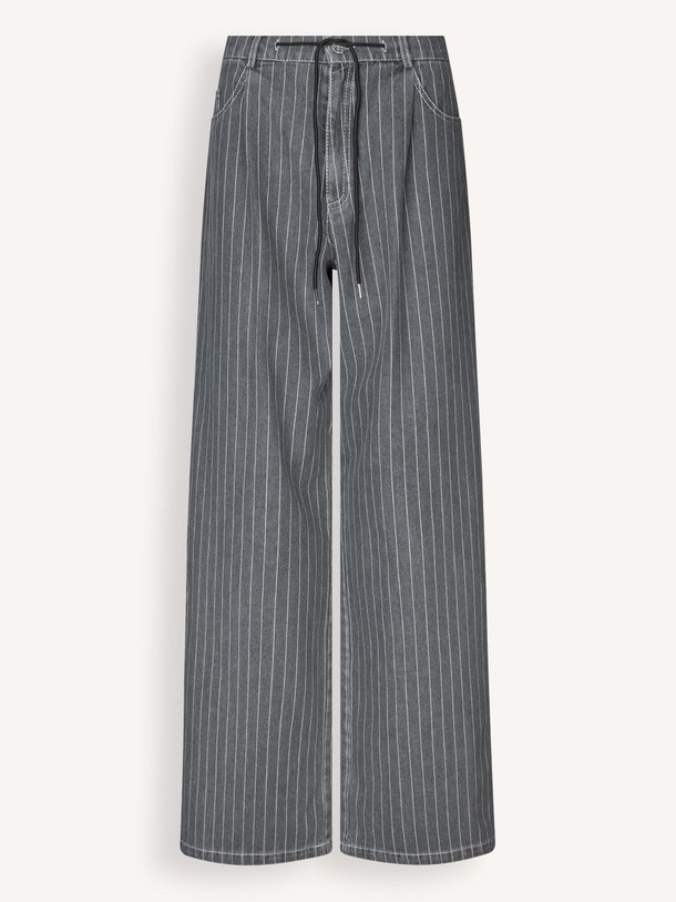 Ontdek de Nanny high waist wide leg jeans met krijtstreep van Baum und Pferdgarten in de kleur donkergrijs bij Orangebag. Op werkdagen voor 21:45 besteld, morgen in huis.