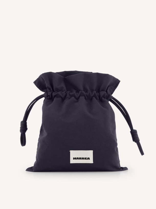 Ontdek de Gevlochten handtas mini van Marrea in de kleur donkerblauw bij Orangebag. Op werkdagen voor 21:45 besteld, morgen in huis.