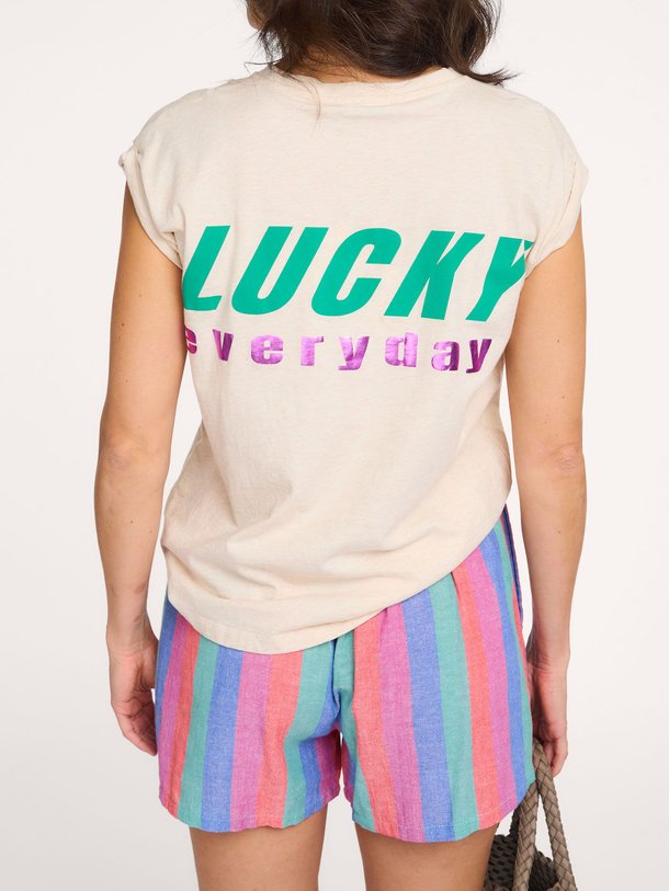 Ontdek de Tobi organic cotton T-shirt van By-Bar in de kleur Zand bij Orangebag. Op werkdagen voor 21:45 besteld, morgen in huis.