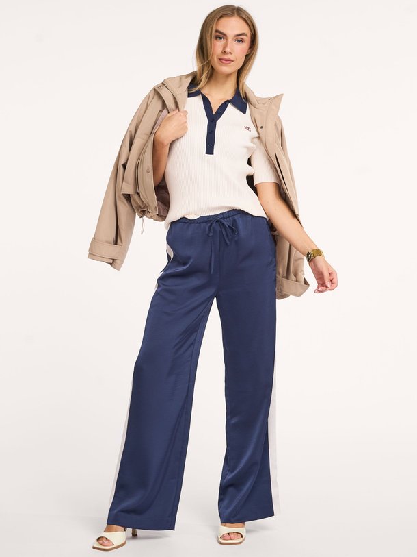 Ontdek de Byra viscosemix rib polo top van Dante 6 in de kleur Crème bij Orangebag. Op werkdagen voor 21:45 besteld, morgen in huis.