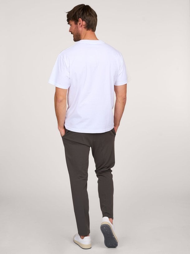 Ontdek de Block Tee katoenen logo T-shirt van OLAF in de kleur wit bij Orangebag. Op werkdagen voor 21:45 besteld, morgen in huis.