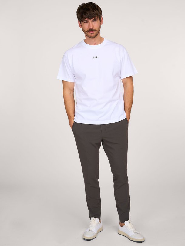 Ontdek de Block Tee katoenen logo T-shirt van OLAF in de kleur wit bij Orangebag. Op werkdagen voor 21:45 besteld, morgen in huis.