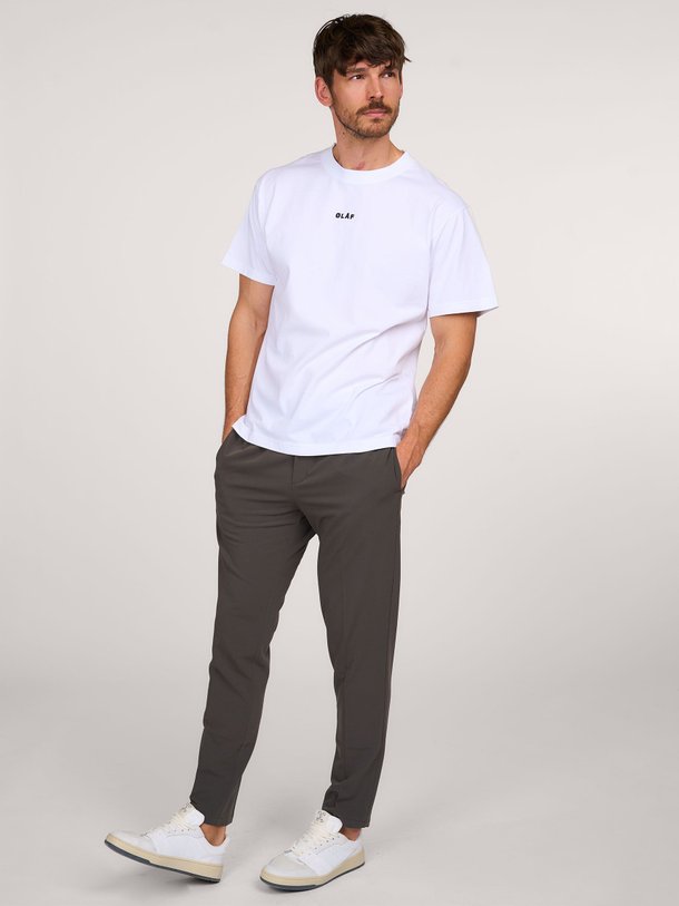 Ontdek de Block Tee katoenen logo T-shirt van OLAF in de kleur wit bij Orangebag. Op werkdagen voor 21:45 besteld, morgen in huis.