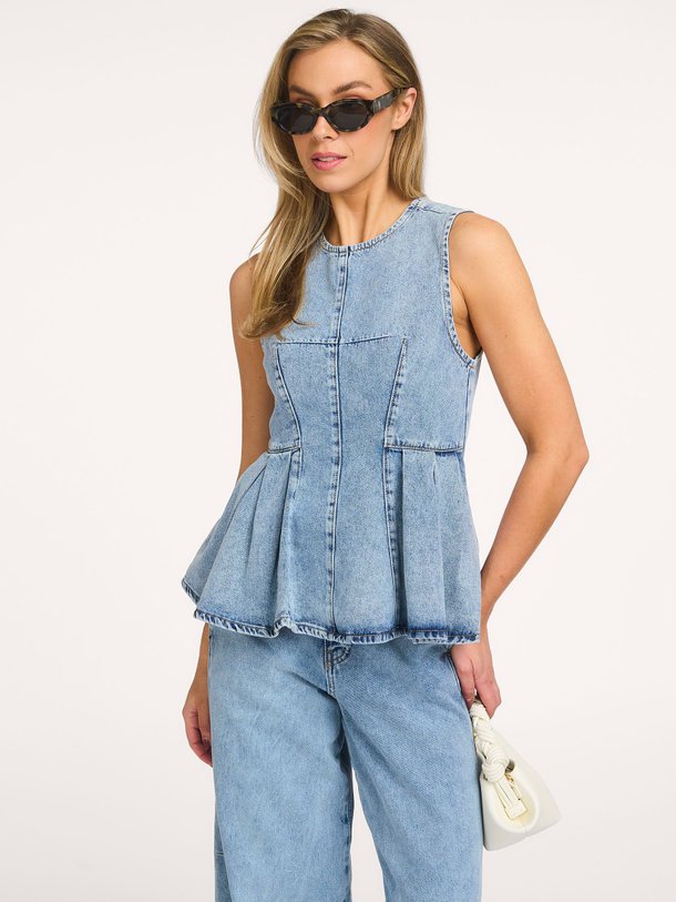 Ontdek de Pancy denim top van Co'Couture in de kleur Blauw bij Orangebag. Op werkdagen voor 21:45 besteld, morgen in huis.