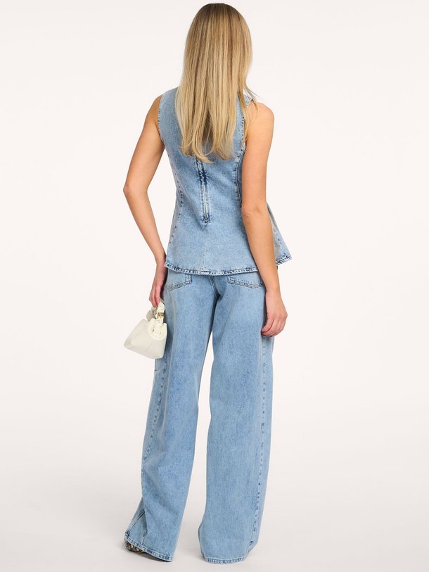 Ontdek de Pancy denim top van Co'Couture in de kleur Blauw bij Orangebag. Op werkdagen voor 21:45 besteld, morgen in huis.