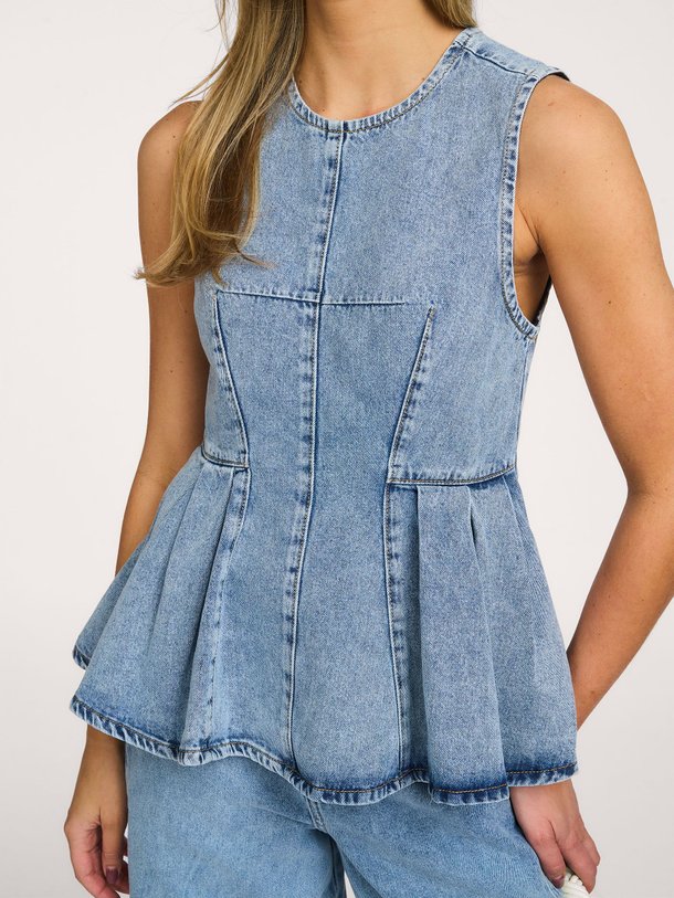 Ontdek de Pancy denim top van Co'Couture in de kleur Blauw bij Orangebag. Op werkdagen voor 21:45 besteld, morgen in huis.