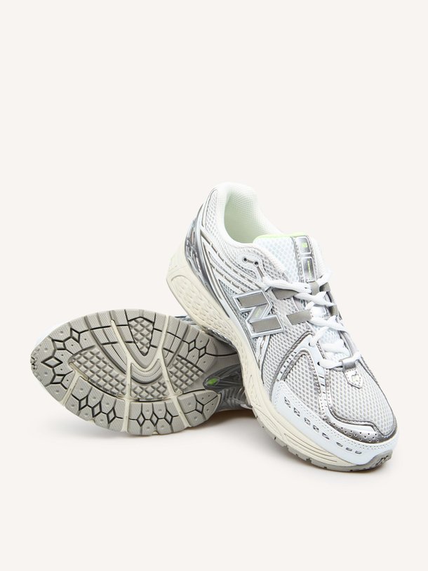 Ontdek de U1906, metallic mesh sneakers van New Balance bij Orangebag. Op werkdagen voor 21:45 besteld, morgen in huis.