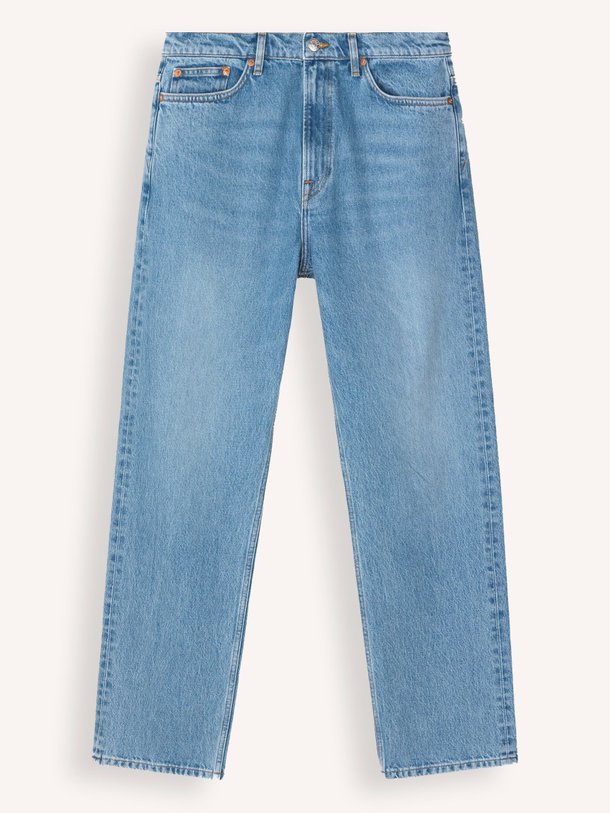 Ontdek de Eddie regular waist slim fit jeans van Samsoe Samsoe in de kleur blauw bij Orangebag. Op werkdagen voor 21:45 besteld, morgen in huis.