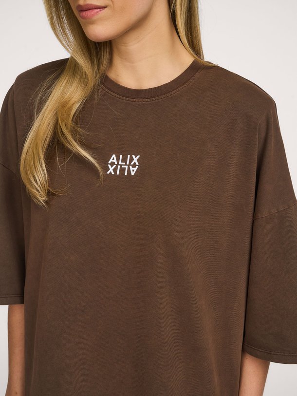 Ontdek de ladies knitted Alix t-shirt dress van Alix The Label bij Orangebag. Op werkdagen voor 21:45 besteld, morgen in huis.