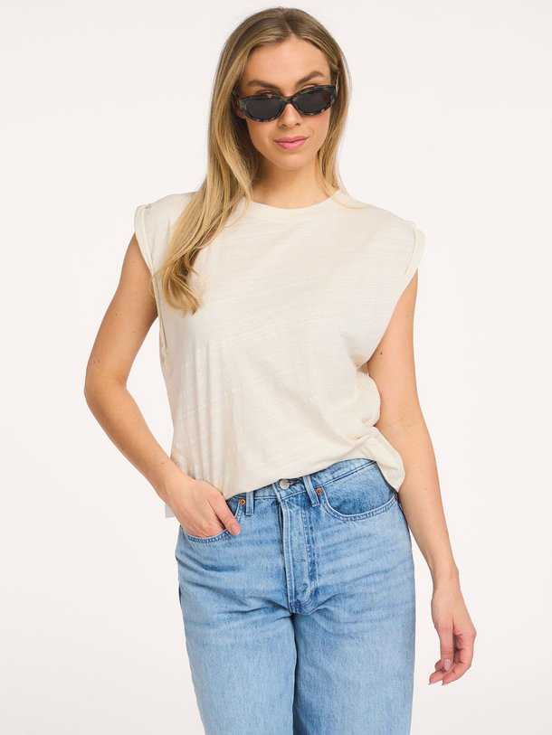 Denham Kura, katoenmix T-shirt - Beige Ontdek de Kura, katoenmix T-shirt van Denham bij Orangebag. Op werkdagen voor 21:45 besteld, morgen in huis.