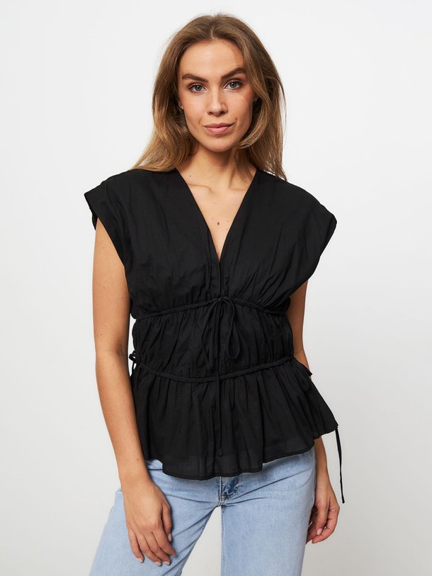 Ontdek de India organic cotton top van Modstrom in de kleur zwart bij Orangebag. Op werkdagen voor 21:45 besteld, morgen in huis.