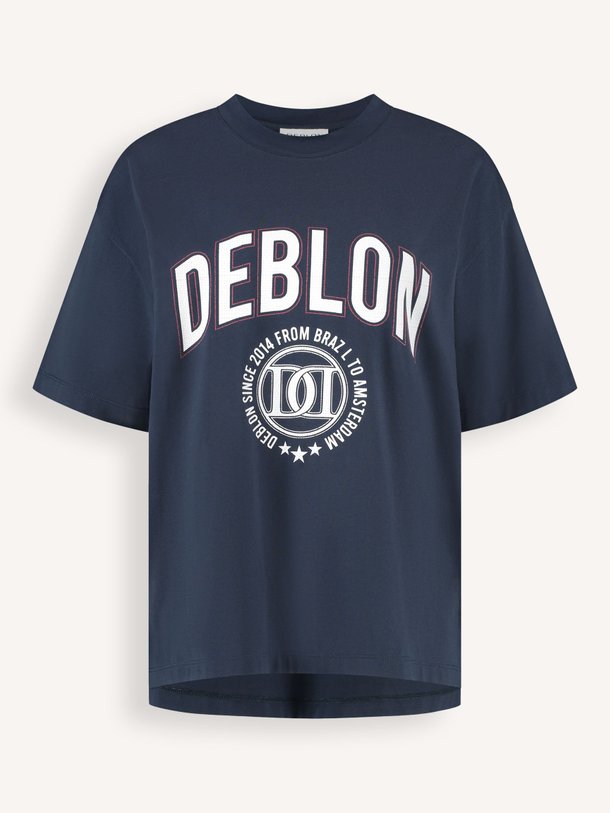 Ontdek de Luan katoenen logo T-shirt van Deblon in de kleur Donkerblauw bij Orangebag. Op werkdagen voor 21:45 besteld, morgen in huis.
